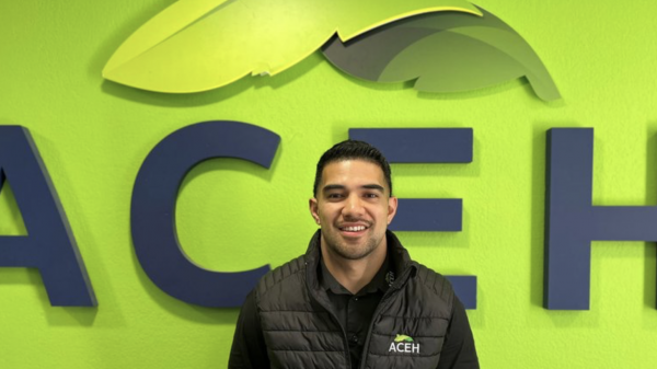 Âgé de 29 ans, Axel Mauvaka a trouvé une profession où il s’épanouit, chez lui, à Montpellier. 